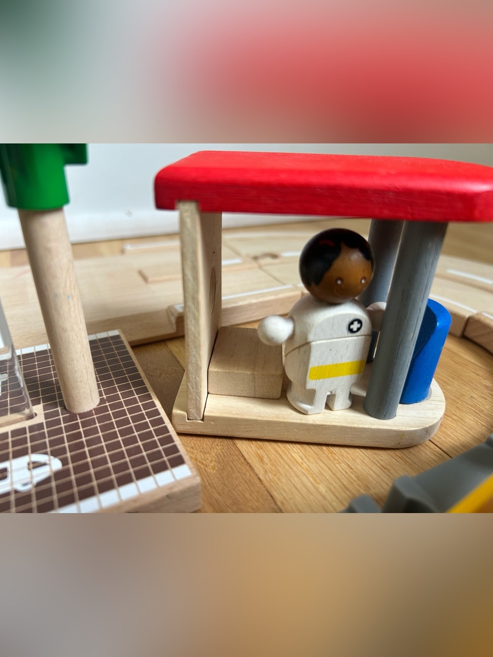 BRIO Wooden Railway Street Double Wide Bus Passenger Station Railroad Crossing - Picture 8 of 15